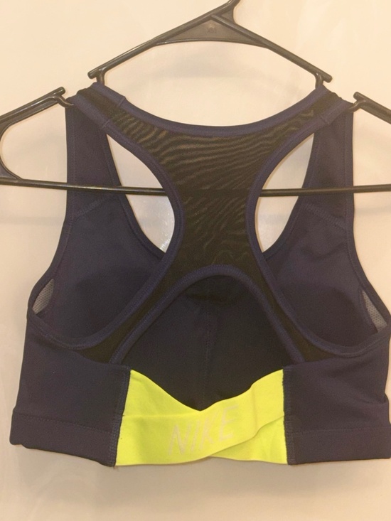 Nike Dri-Fit Sports Bra in Blue. Size Small. - Picture 2 of 2